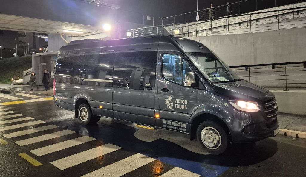Mercedes Sprinter minibus za turističke grupe – komforan prevoz za izlete i organizovana putovanja
